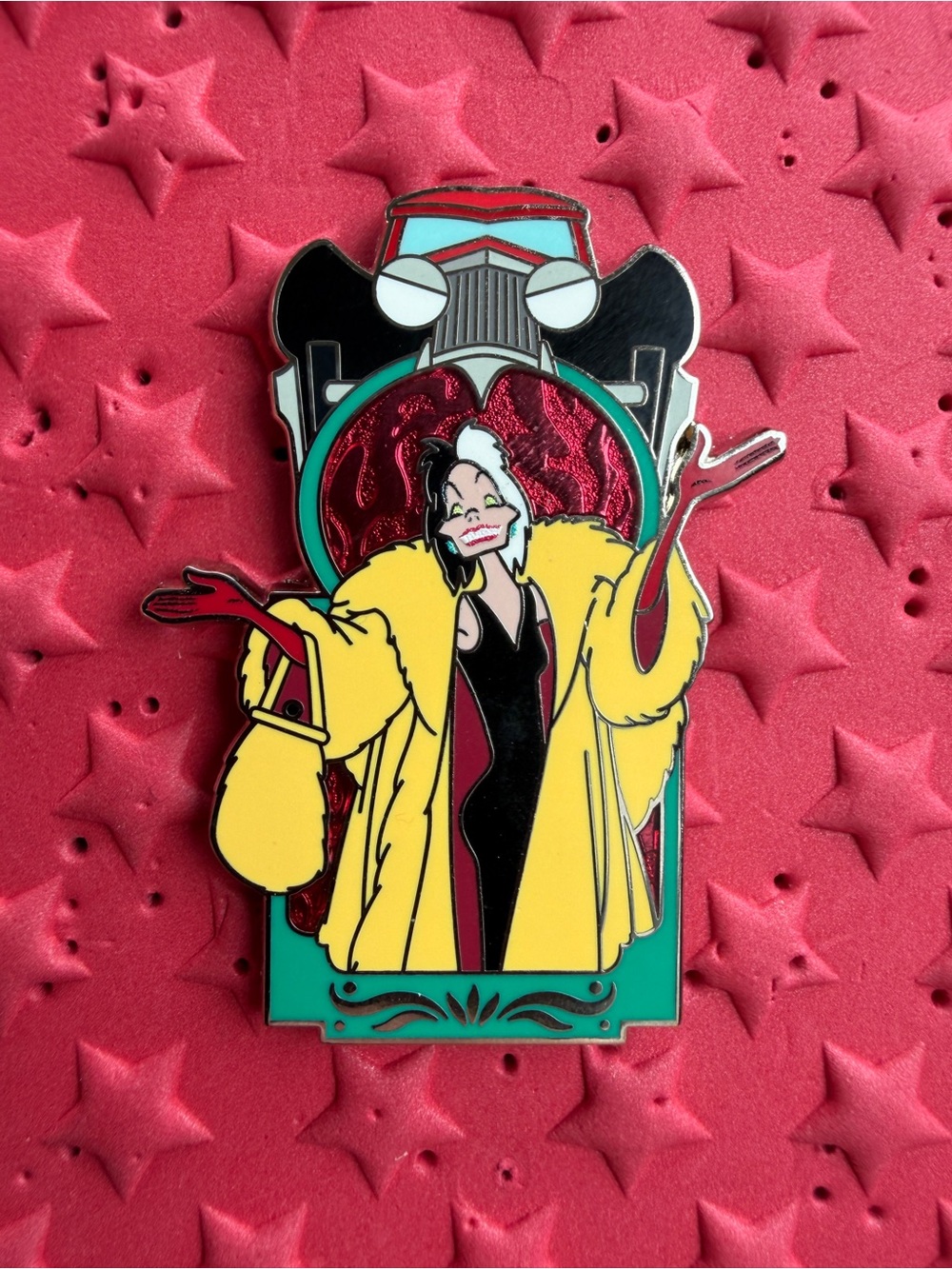 2024 Disney Villains Portraits Mystery Box pin - Cruella de Vil